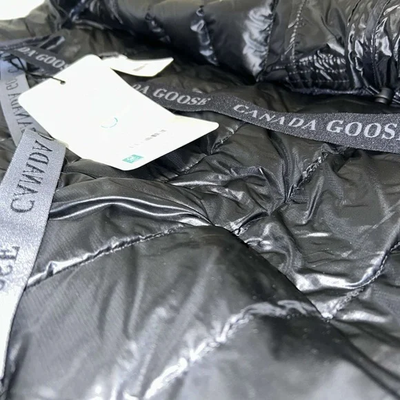 Canada goose, hooded crofton down puffer, size small in men.